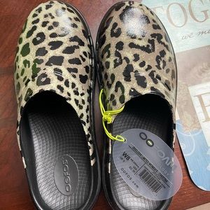 Brand new Oofos. Cheetah print